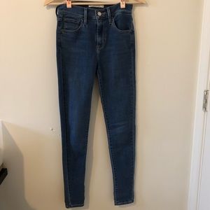Levi’s 720 Dark Washed Skinny Jeans